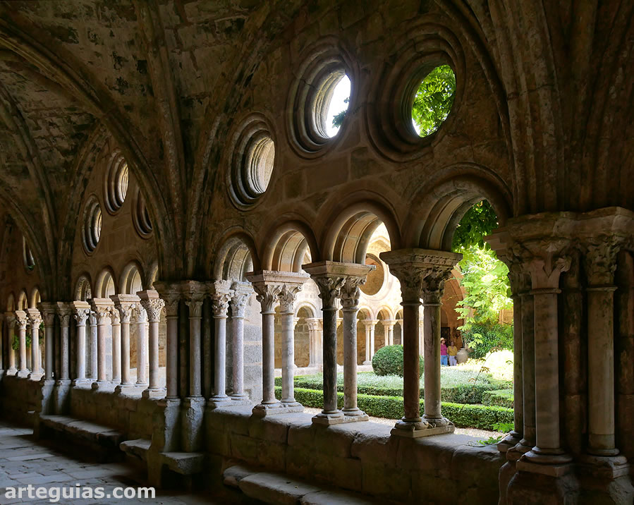 Claustro rom&aacute;nico - g&oacute;tico