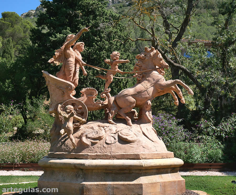 Estatua de Apolo en los jardines