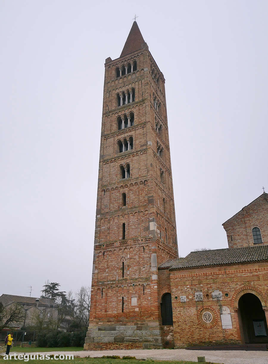 Torre campanario