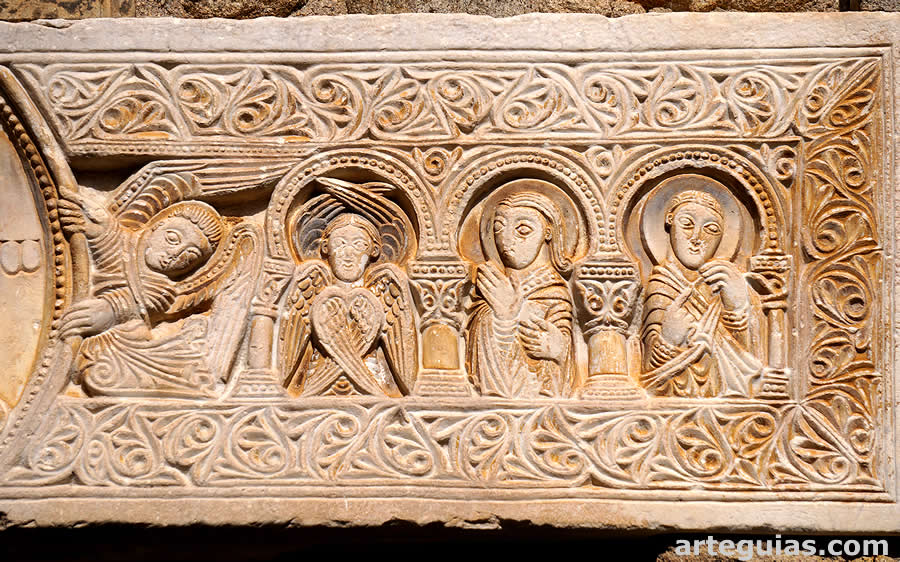 Detalle del c&eacute;lebre dintel del siglo XI de Saint-Andr&eacute; de Sor&egrave;de