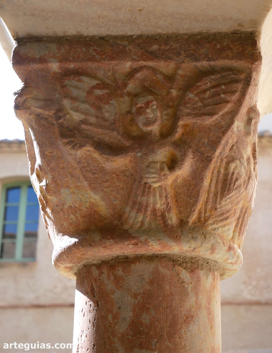 Capitel que representa un &aacute;ngel