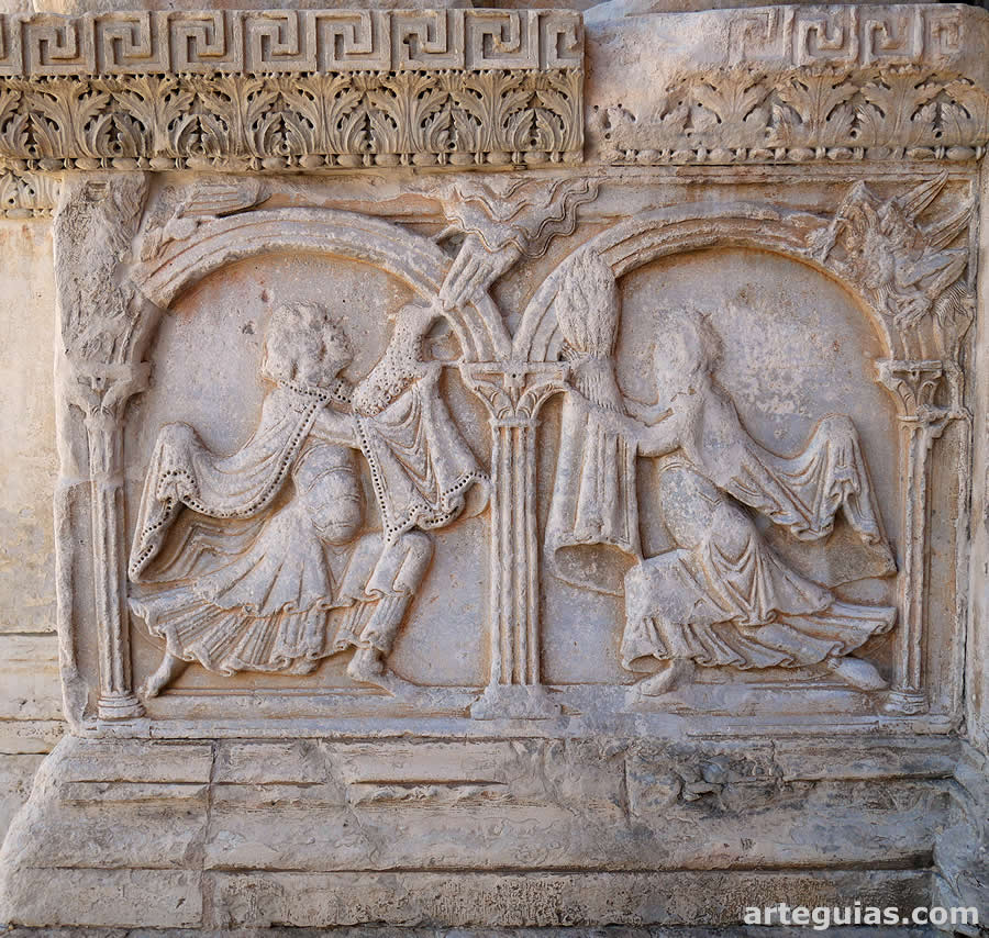 Relieve con las ofrendas de Ca&iacute;n y Abel