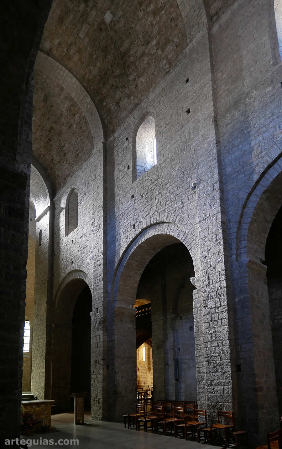 Alzado de la nave central del siglo XI de la Abad&iacute;a de Saint-Guilhem-le-D&eacute;sert