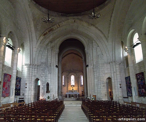 Interior de la Abad&iacute;a de las Damas de Saintes