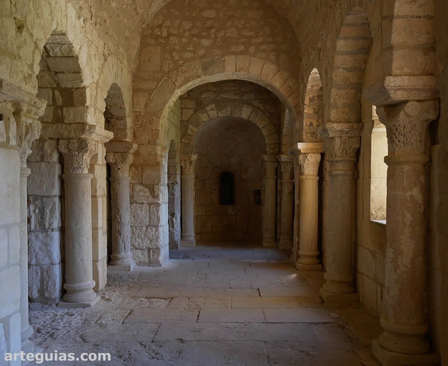 Interior de la Ermita de San Pedro