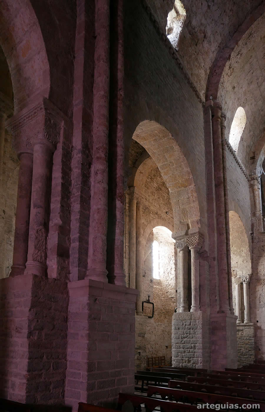 Interior de la iglesia de la abad&iacute;a