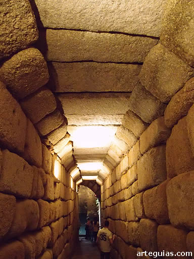 Escalera de bajada al aljibe