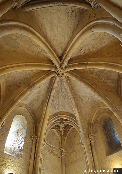 Torre de los leones: b&oacute;veda de crucer&iacute;a g&oacute;tica