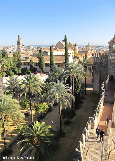 Vista del casco antiguo de C&oacute;rdoba desde el Alc&aacute;zar de los Reyes Cristianos