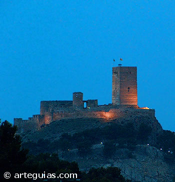 Vista del castillo desde las afueras de Biar, Alicante