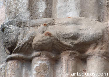 Capiteles de la puerta occidental