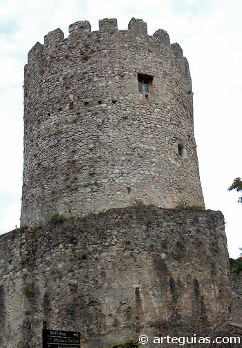 El Torre&oacute;n medieval de Llanes