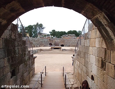EN el anfiteatro de M&eacute;rida cab&iacute;an 15.000 espectadores