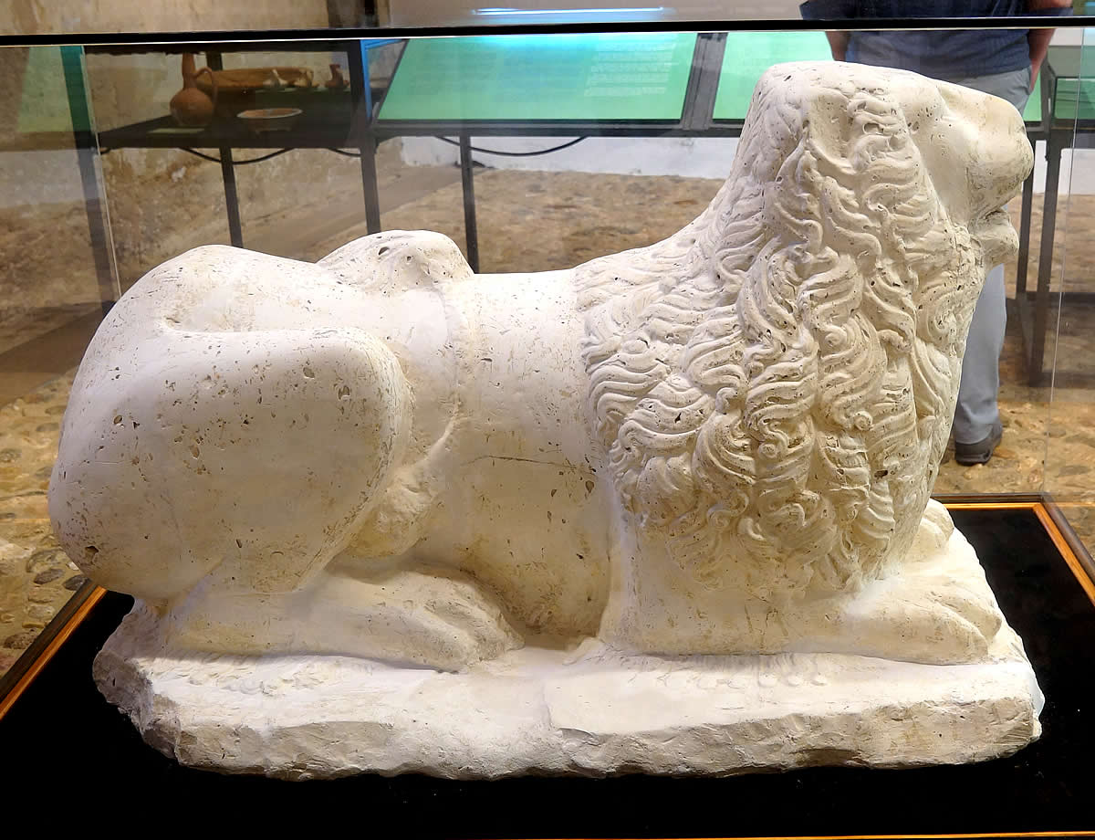 Le&oacute;n de la fuente musulmana del Palacio de la Almudaina