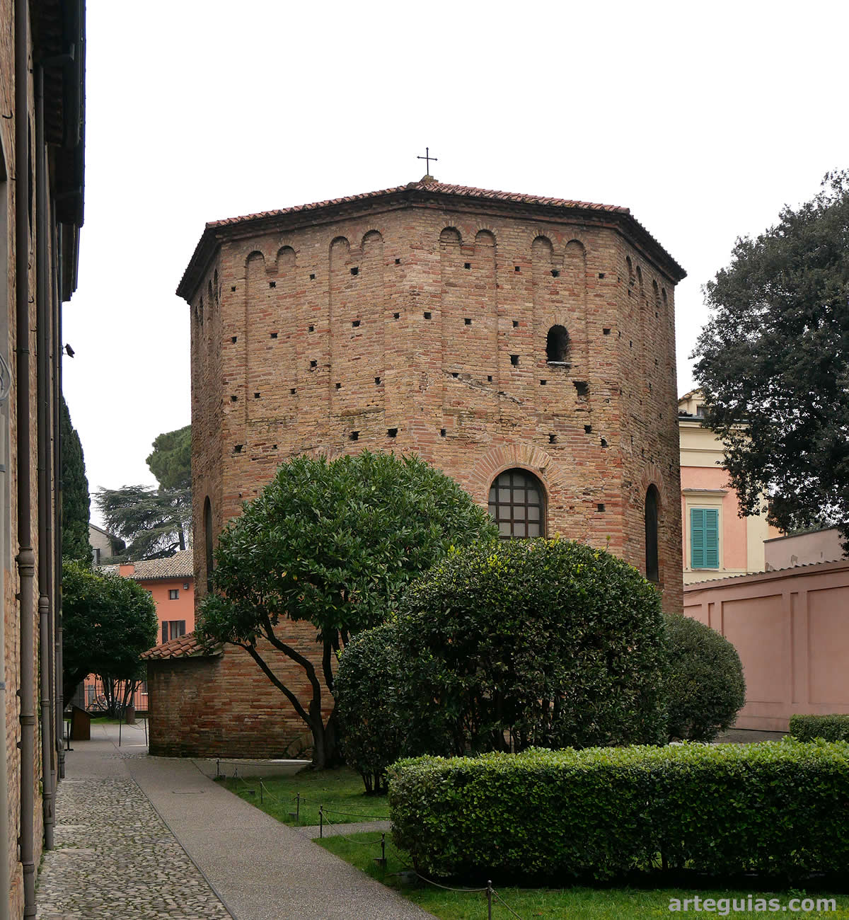 Baptisterio Neoniano de R&aacute;vena