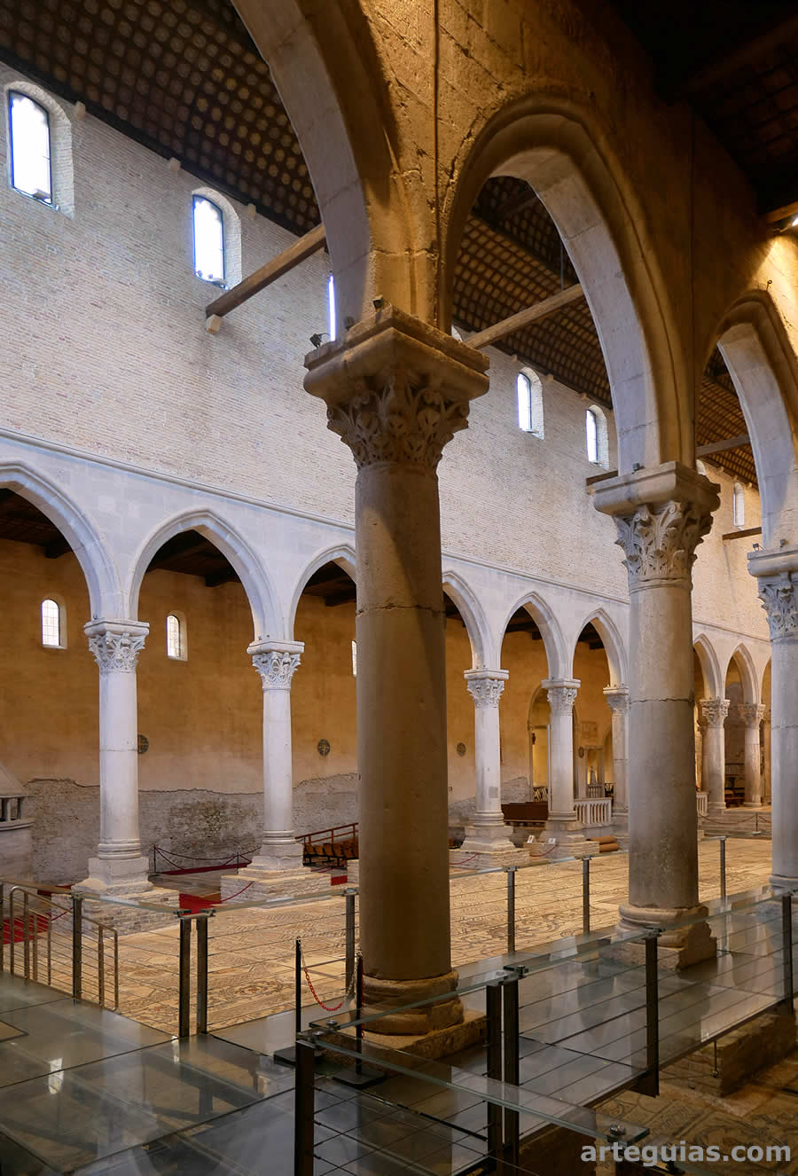 Gu&iacute;a de la Bas&iacute;lica de Santa Mar&iacute;a Asunta al Cielo y de los Santos Ermagora y Fortunato de Aquilea (Italia)
