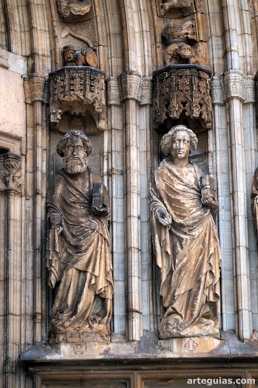 Dos de los ap&oacute;stoles de la portada g&oacute;tica