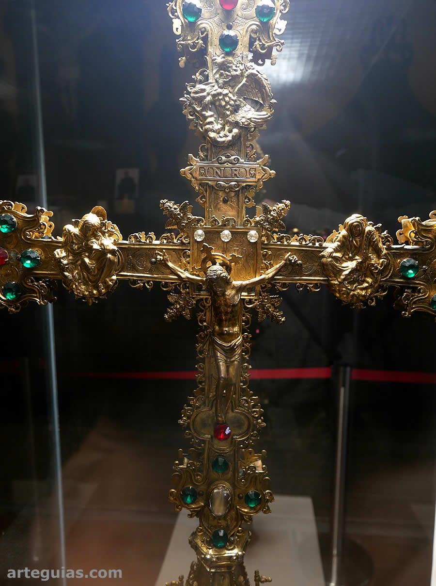 Cruz procesional del Museo