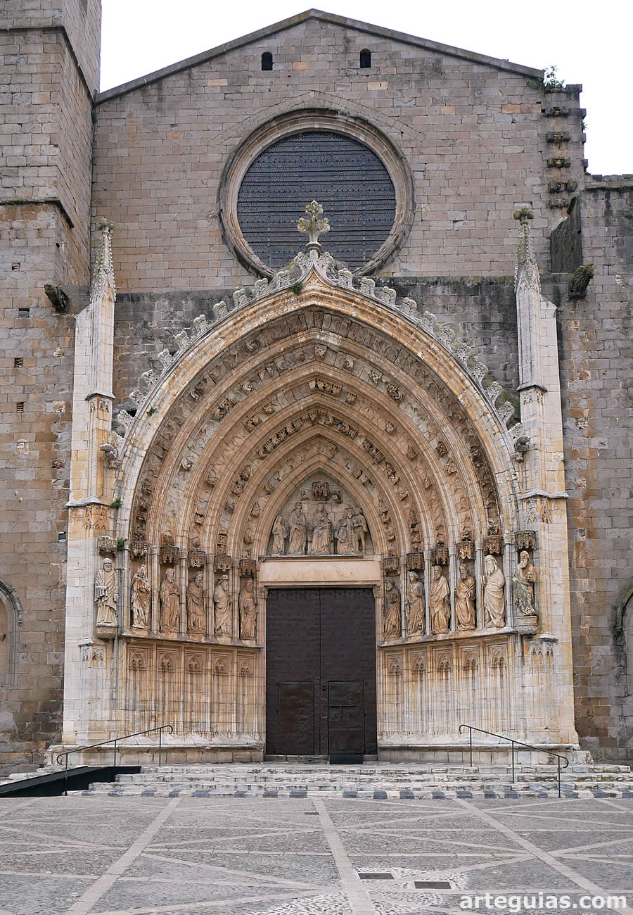 Fachada oeste de la Bas&iacute;lica de Castell&oacute; d'Emp&uacute;ries