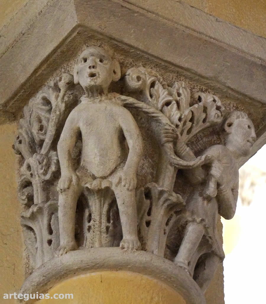 Capitel de la una de las naves