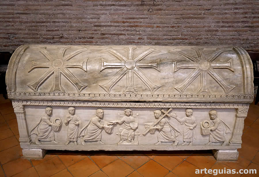 La Bas&iacute;lica de San Apolinar en Classe, R&aacute;vena est&aacute; repleta de sarc&oacute;fagos de los siglos V y VI d.C.