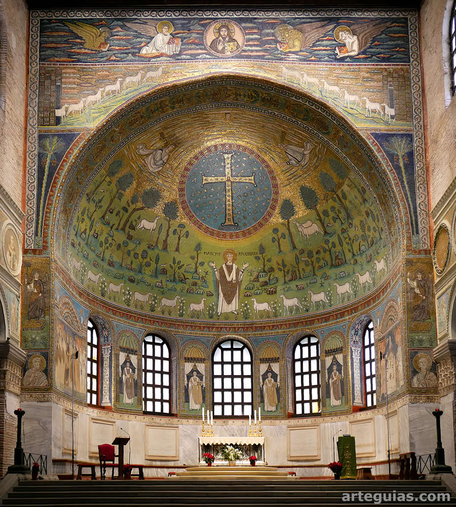 Interior del &aacute;bside de la Bas&iacute;lica de San Apolinar en Classe