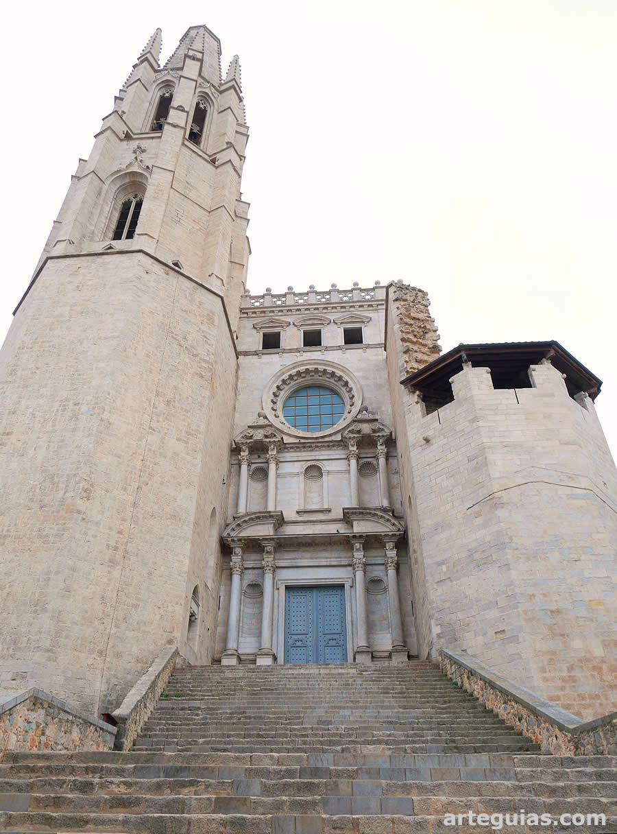 Fachada occidental de la Bas&iacute;lica de Sant Feliu de Girona