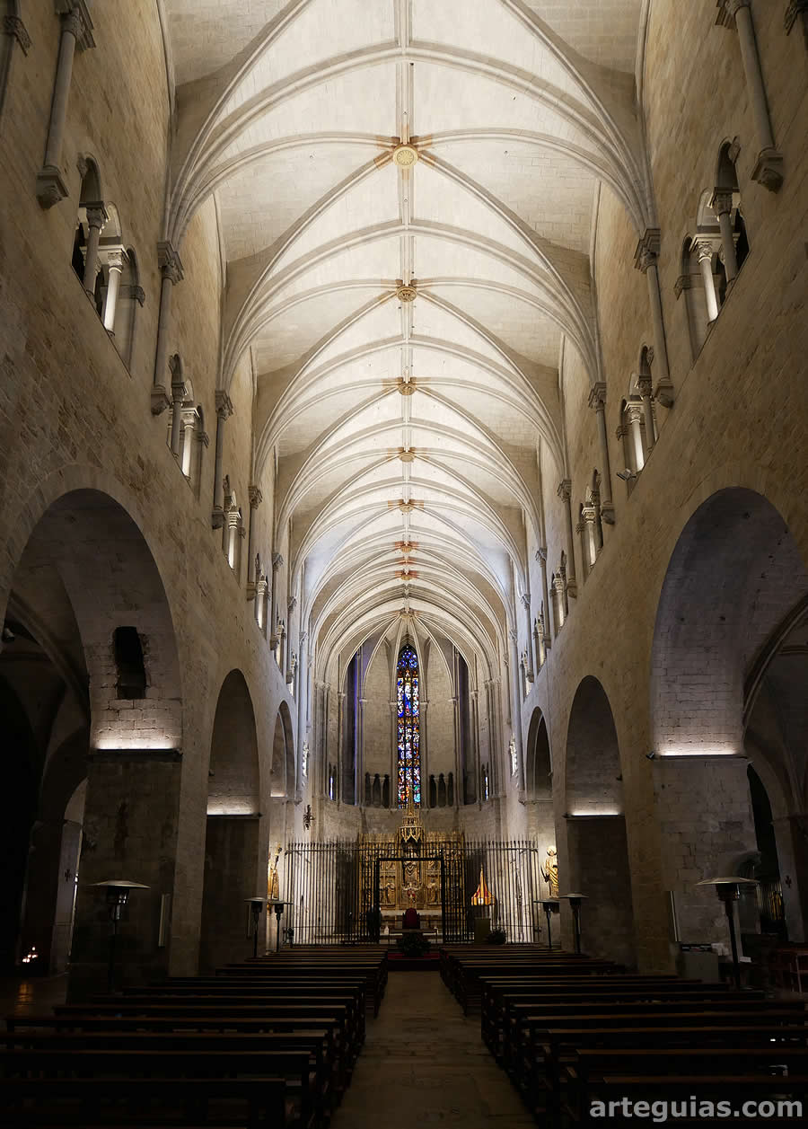 Nave central con su b&oacute;veda