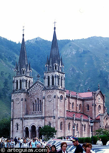 Magn&iacute;fica estampa de la Bas&iacute;lica. Covadonga (Asturias)