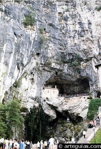 Cueva donde se resguardaron los seguidores de Pelayo