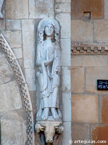 Detalle escult&oacute;rico de la colegiata de San Isidoro de Le&oacute;n