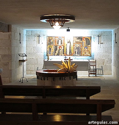 Pozo de la cripta de la iglesia de Santo Domingo (Caleruega) Lugar exacto donde naci&oacute; Santo Domingo de Guzm&aacute;n