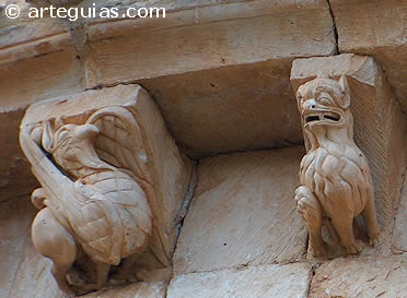 Grifo y le&oacute;n. Iglesia de Butrera (Burgos)