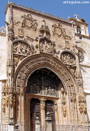 Espectacular fachada  de la Colegiata de Aranda de Duero