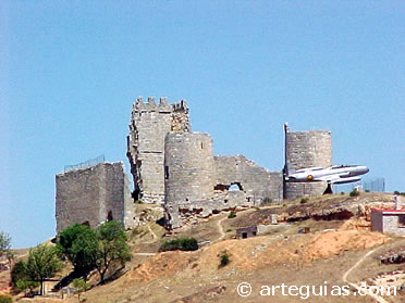 Coru&ntilde;a del Conde. Su castillo