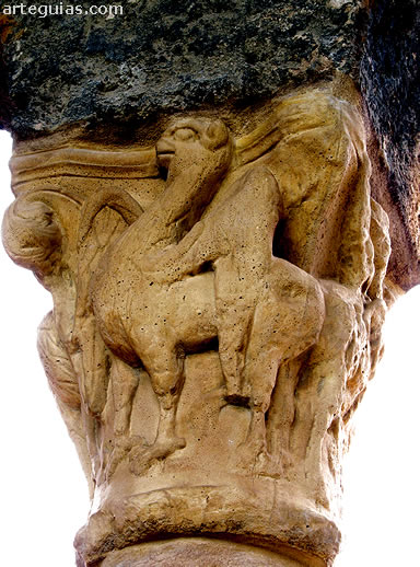 Cara interior de uno de los capiteles