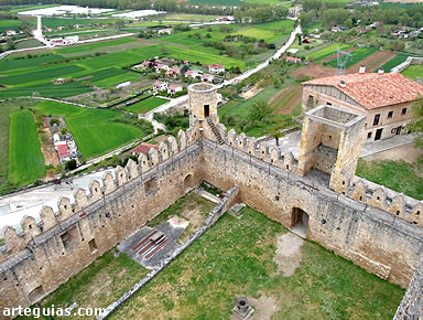 Patio de armas desde la torre del homenaje