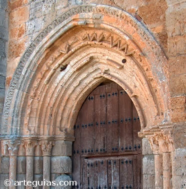 Portada rom&aacute;nica de la fachada occidental. Sasam&oacute;n.