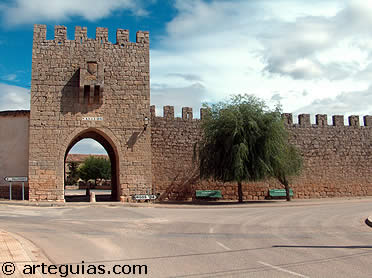 Puerta y tramo de muralla de Sasam&oacute;n