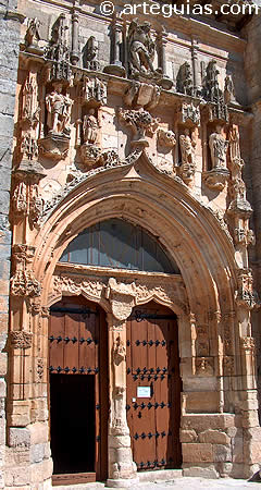 Puerta isabelina. Iglesia de Santa Mar&iacute;a la Real de Sasam&oacute;n