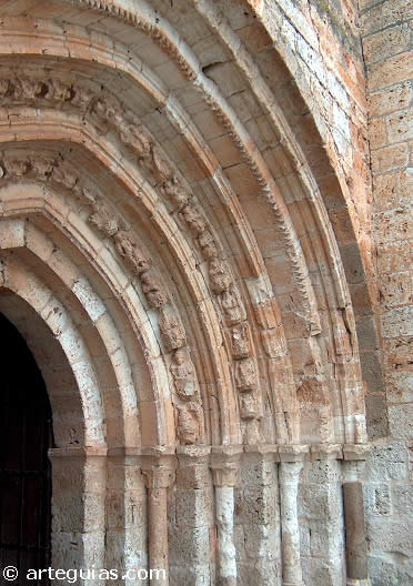 Puerta de la iglesia de Santa Mar&iacute;a de Villadiego, Burgos