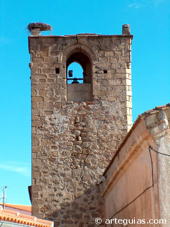 Campanario g&oacute;tico de la iglesia de Santiago Ap&oacute;stol. Belv&iacute;s de Monroy