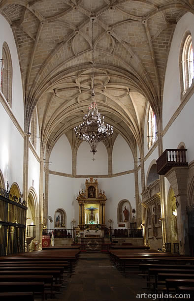 Interior de la iglesia de San Mart&iacute;n