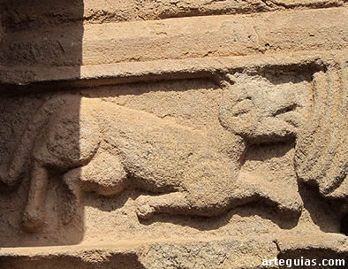 Detalle de la puerta sur