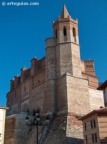 La monumental iglesia de Santiago de Montalb&aacute;n 