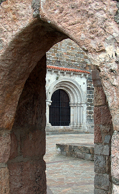 San Vicente de la Barquera. Muralla e iglesia