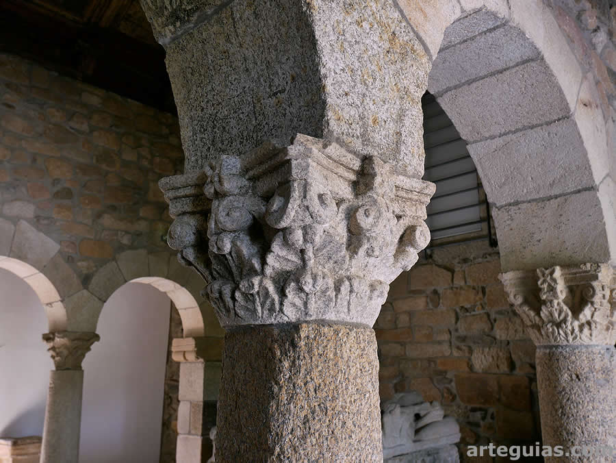 Capiteles