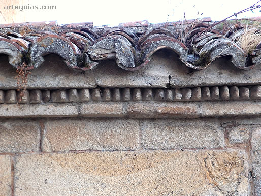 Cornisa del &aacute;bside