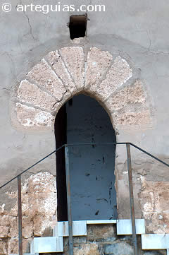 Puerta de acceso al interior de la Torre de la Alcudia