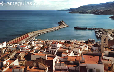 Vista del mar desde el castillo de Pe&ntilde;&iacute;scola